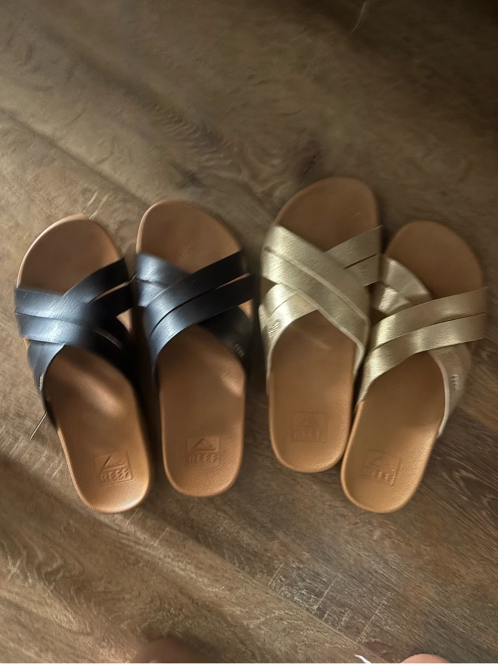 Lot of 2 pairs Black & Gold Reef Cushion Spring Bloom Sandals Size 7